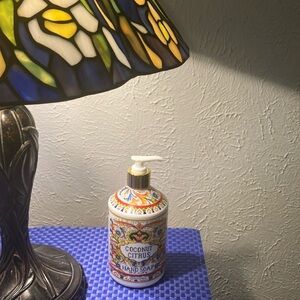 BNWT Gorgeous decorative bottle of Coconut Citrus 21.5 fl. Oz. Hand Soap.🌻🌺🦋